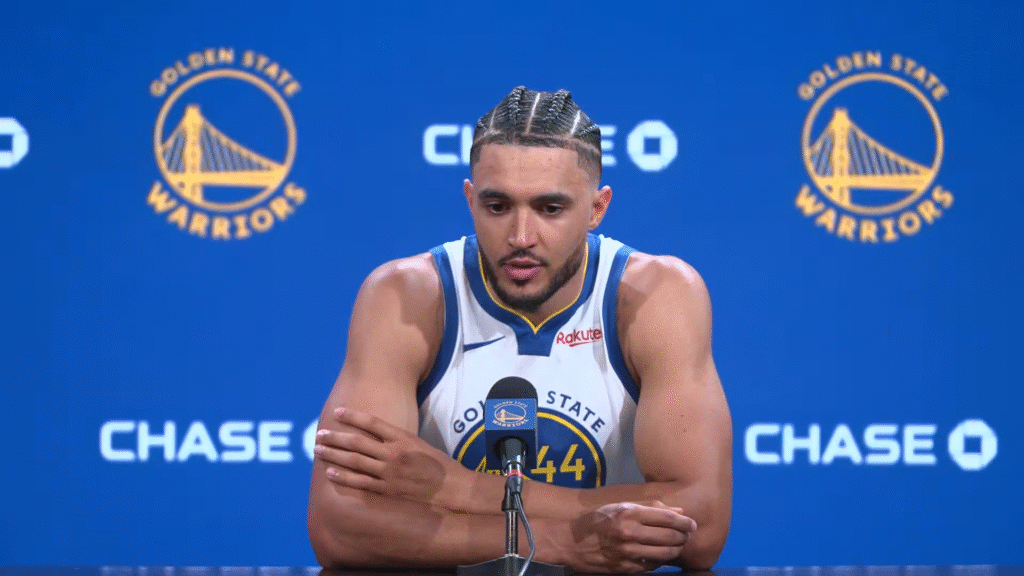 Jackson Rowe em coletiva pelo Golden State Warriors