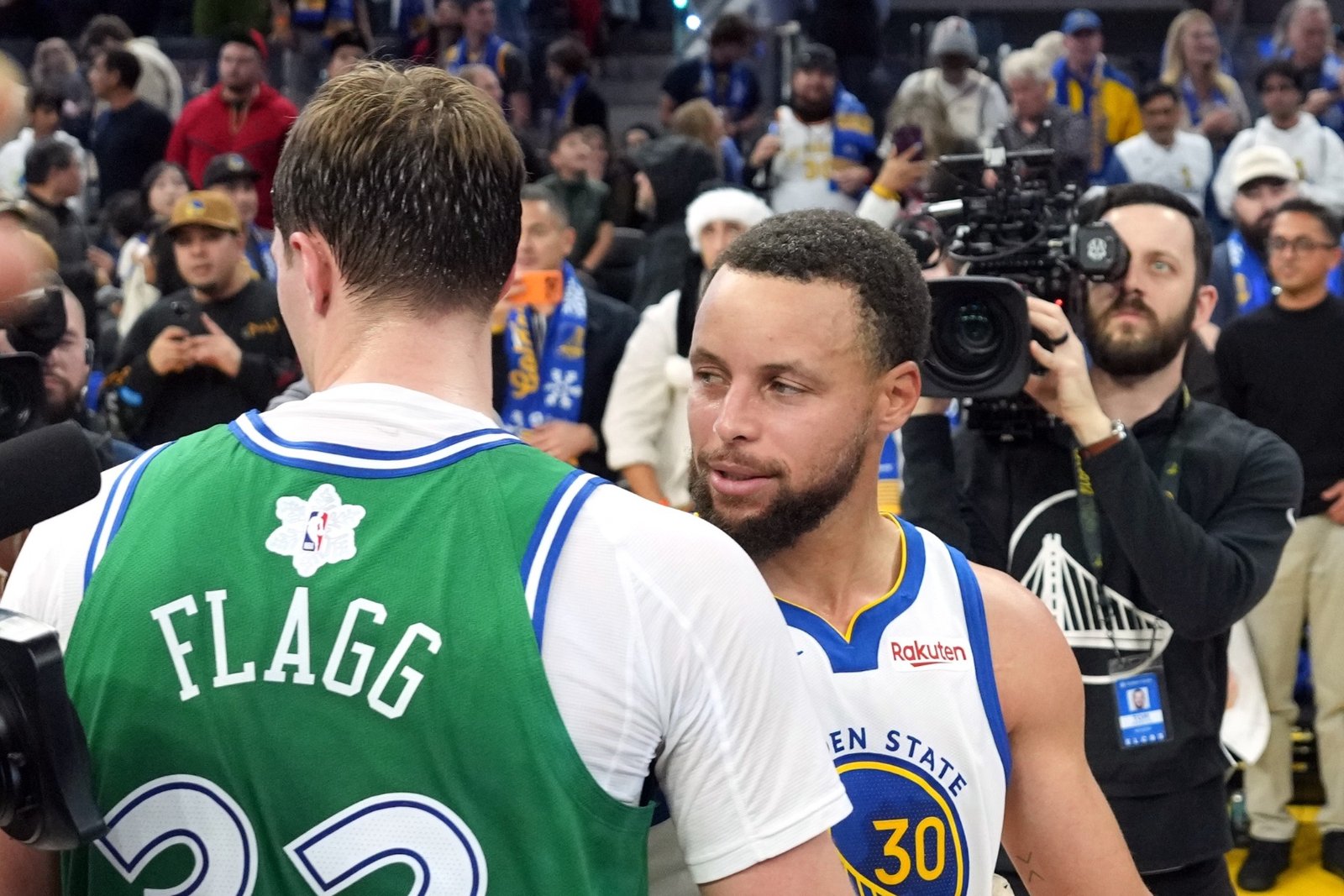 Warriors vencem Mavericks no Natal e voltam a ficar acima dos 50% na temporada