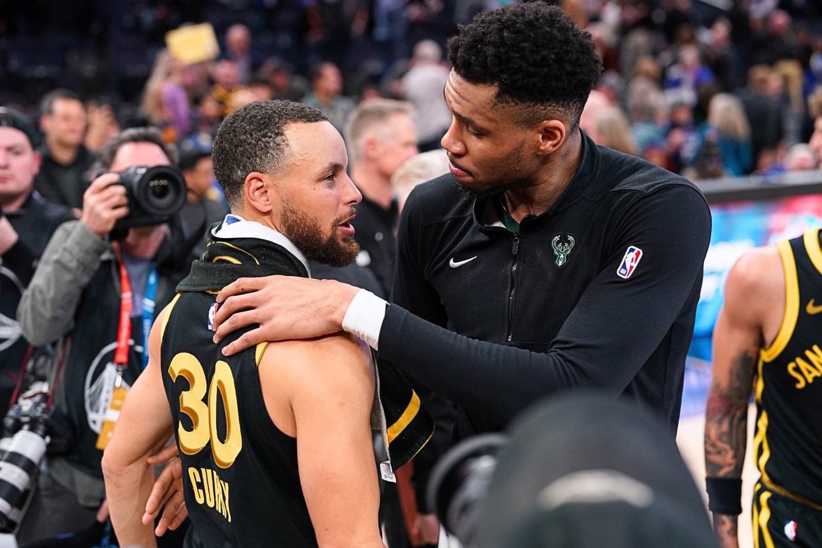 “Stephen Curry deveria pressionar os Warriors para uma troca por Antetokounmpo”