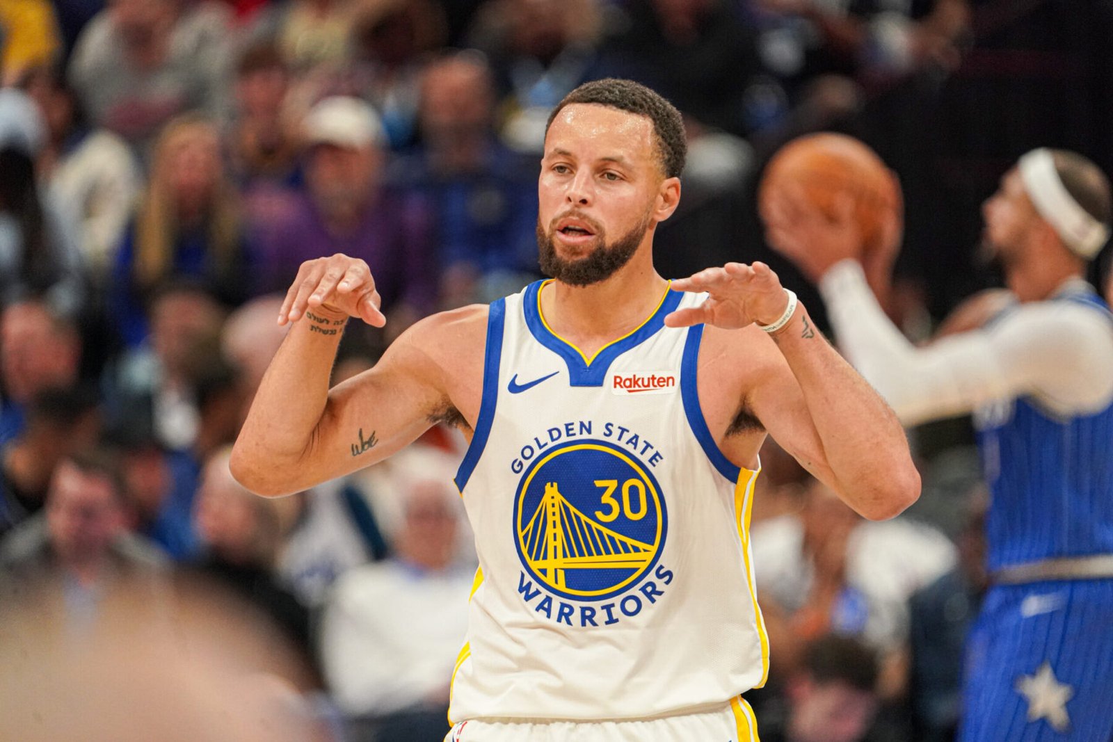 Stephen Curry e os Warriors receberam atualizações preocupantes sobre sua lesão