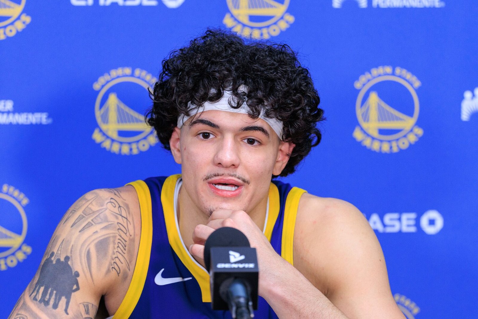 Gui Santos em coletiva pelo Warriors