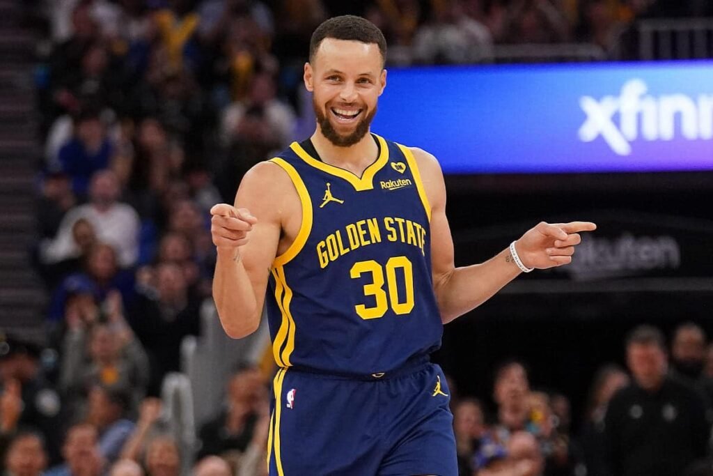 Curry lidera virada dos Warriors sobre os Clippers e mantém equipe viva no play-in! - [Foto: SUSA]