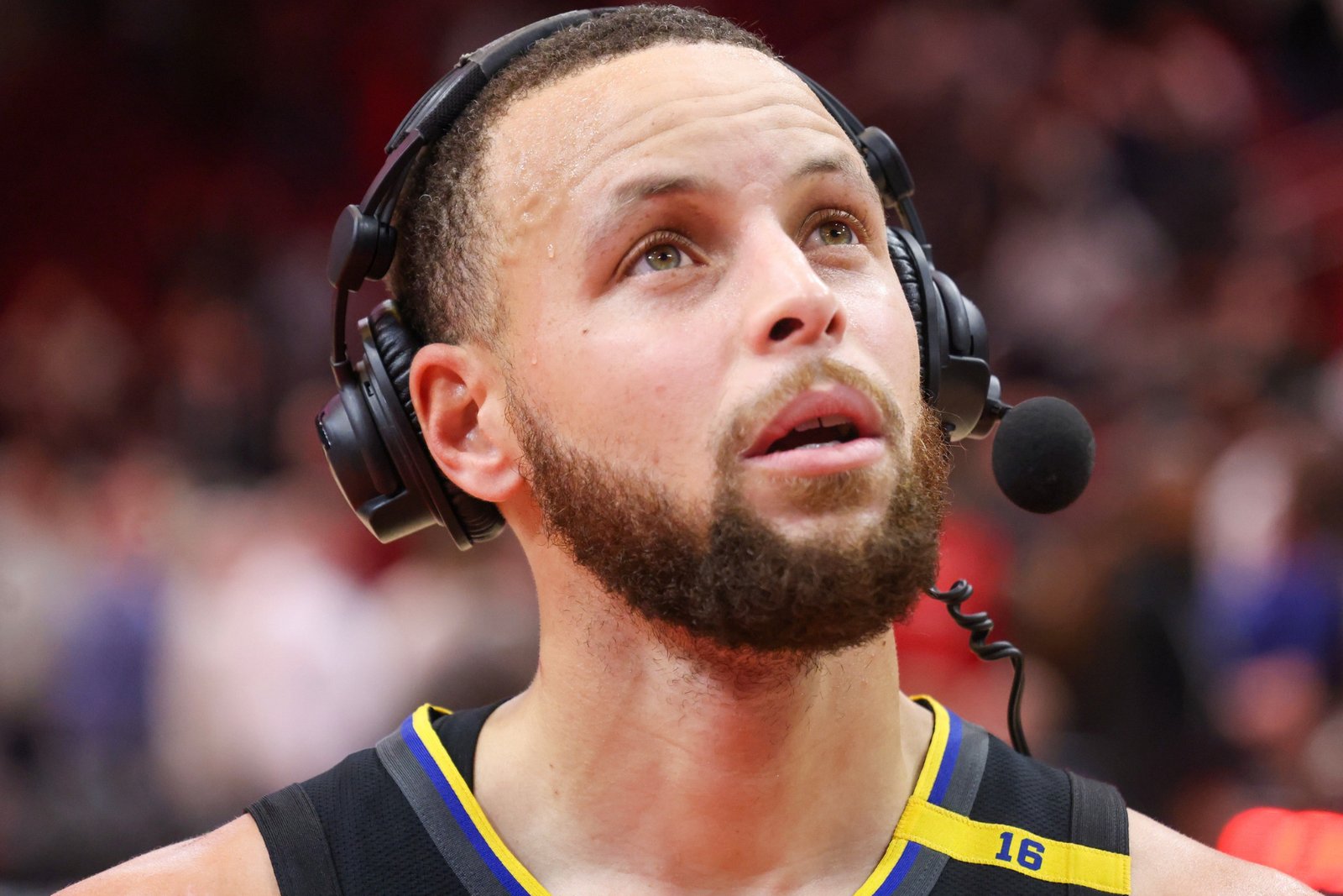 Warriors miram dois armadores para ajudar Stephen Curry na próxima temporada